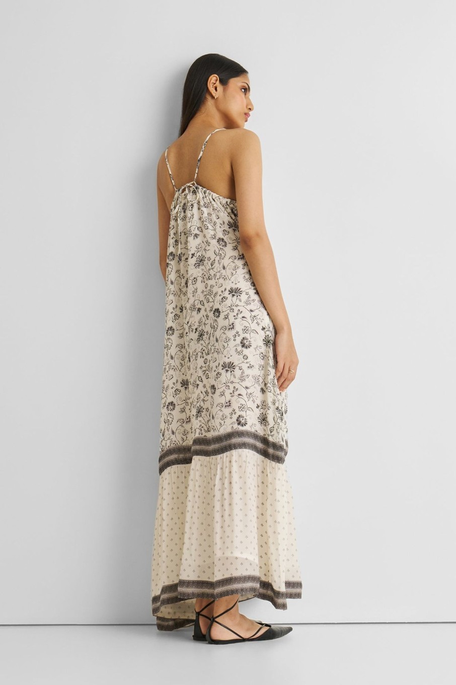 Reistor Dresses | Flowy Maxi Dress In Black Florals Wildflower Waltz