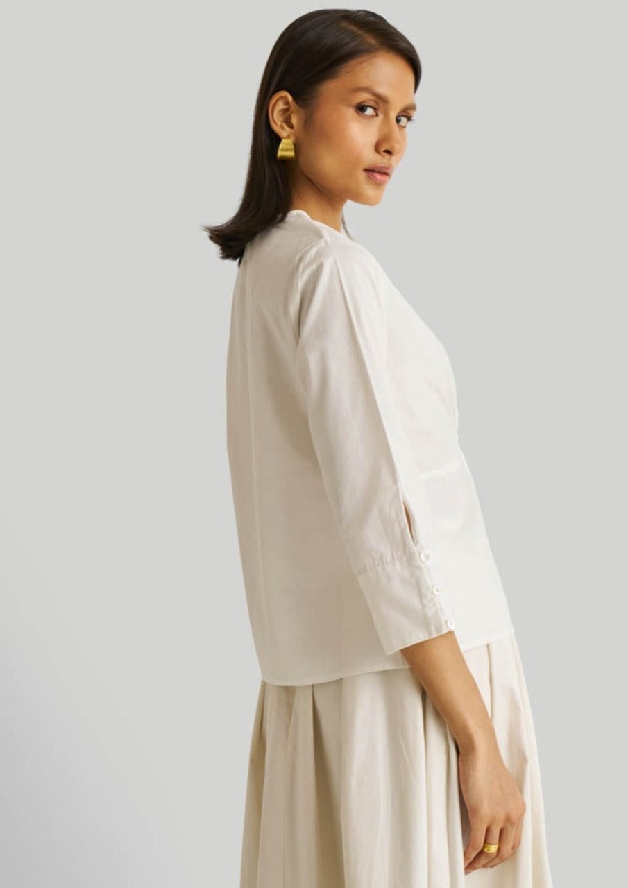 Reistor Tops | Front Twist White Top Coconut White