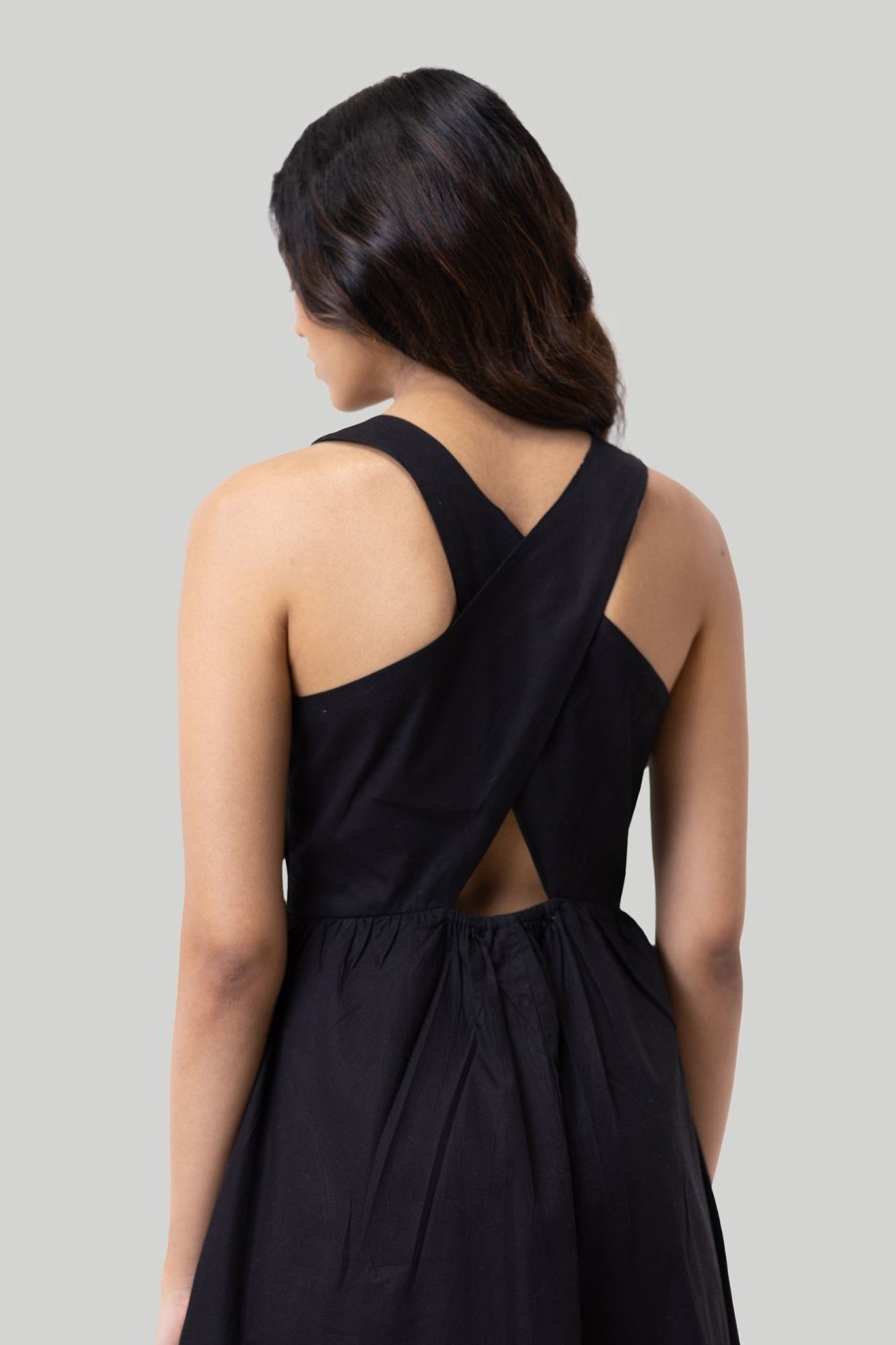 Reistor Dresses | Cross-Back Midi Dress In Black