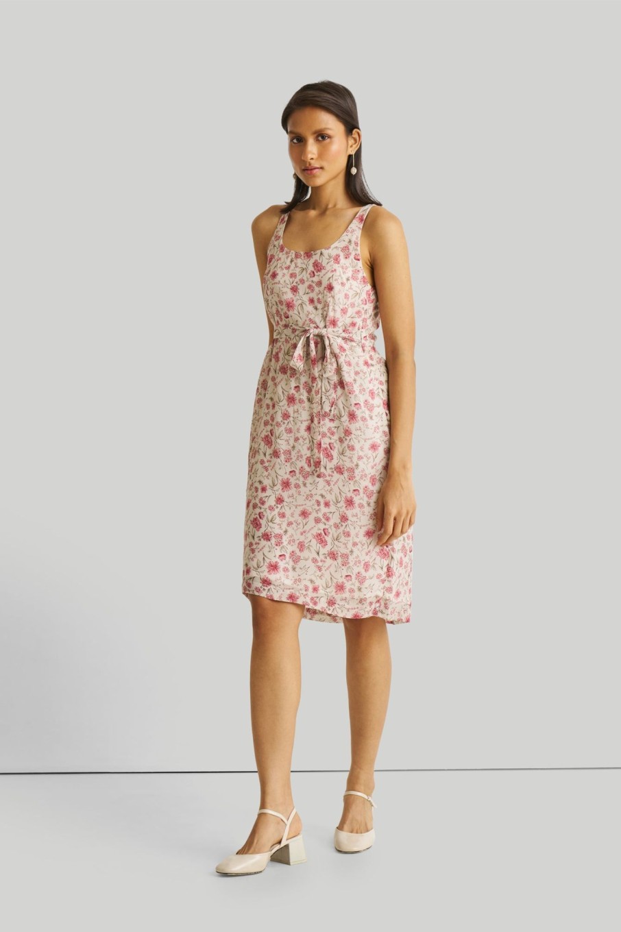 Reistor Dresses | Fitted Knee Length Floral Dress Petal Fusion